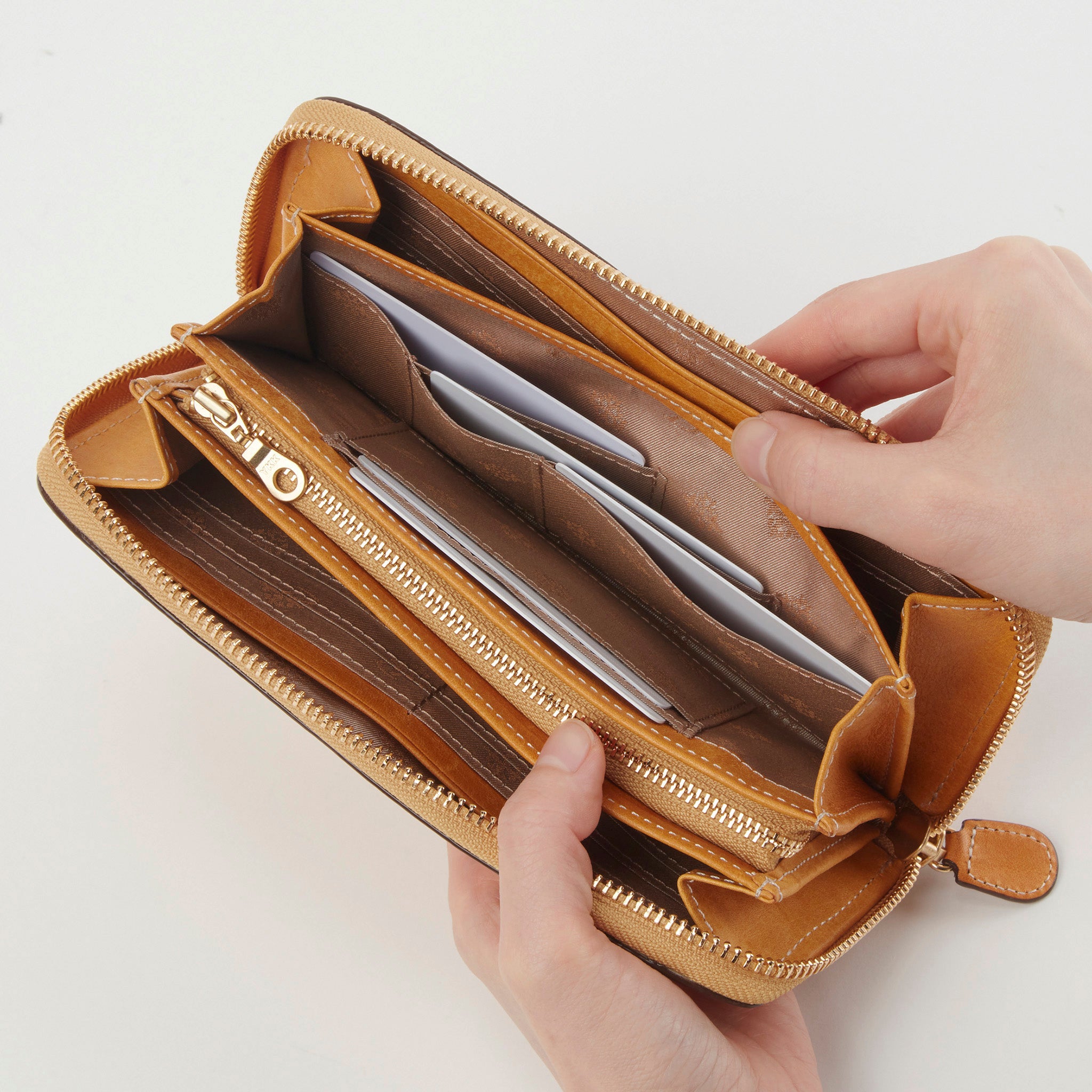 コラッジョ ラウンドファスナー長財布 0030942