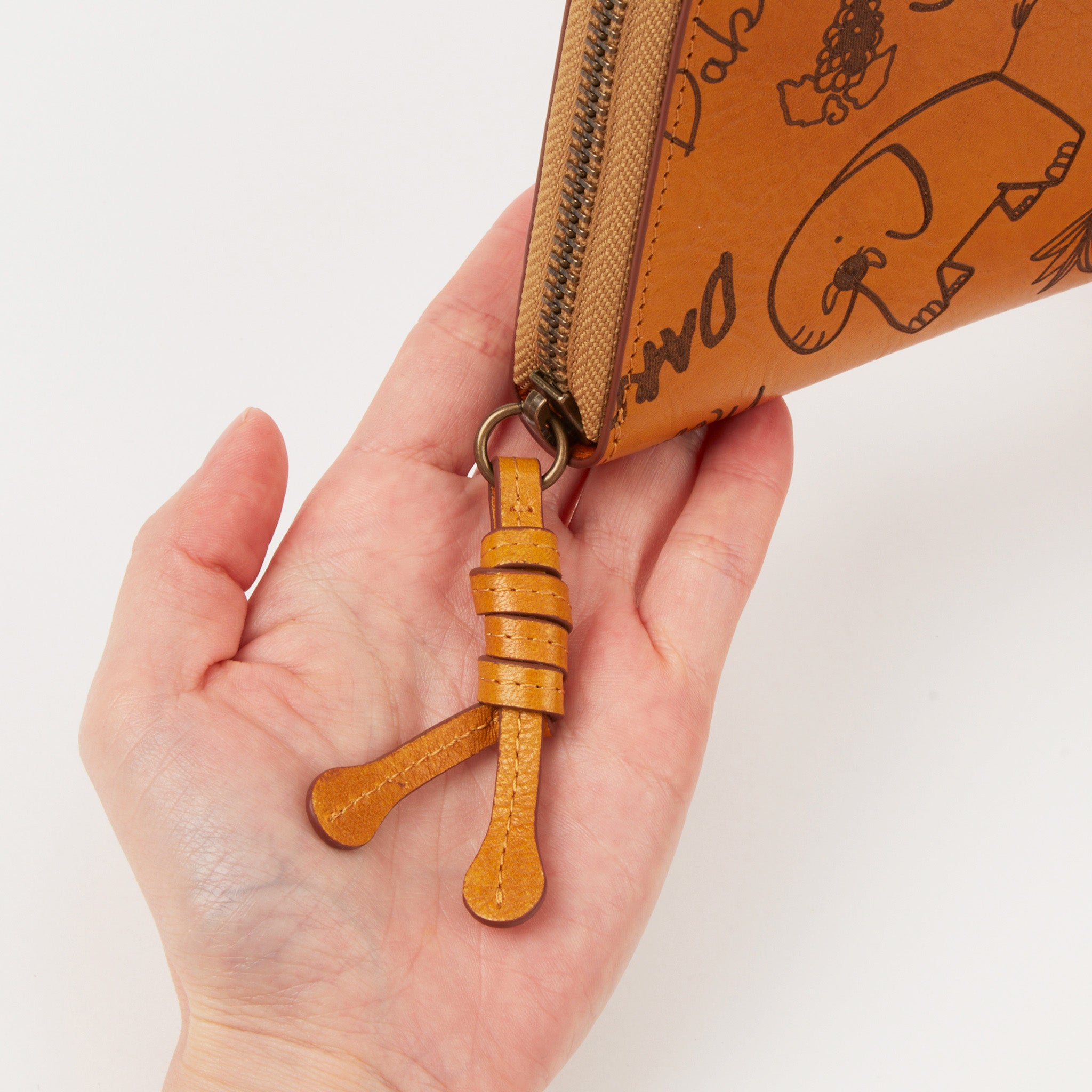 エレファンテ ラウンドファスナー長財布 0031782