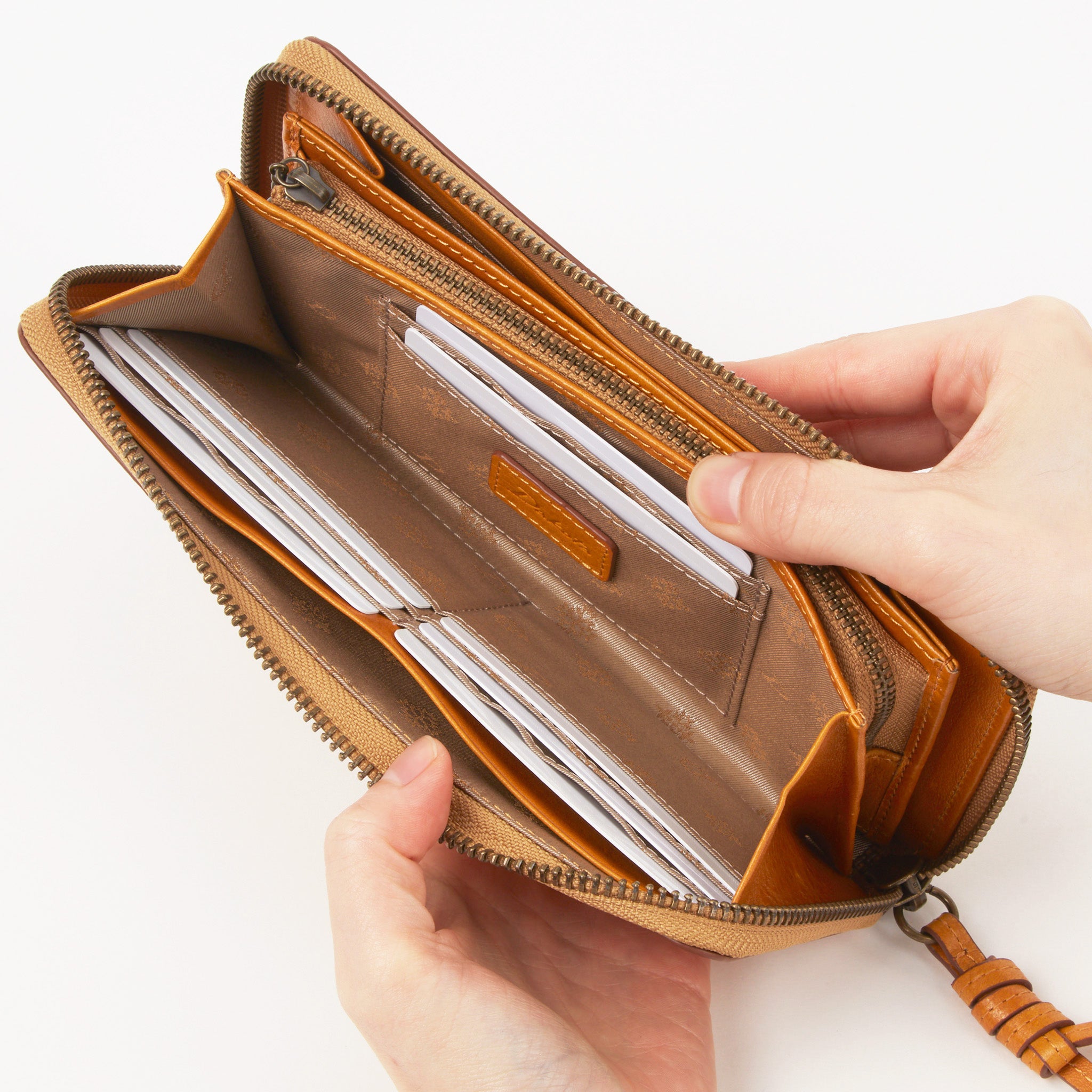 エレファンテ ラウンドファスナー長財布 0031782