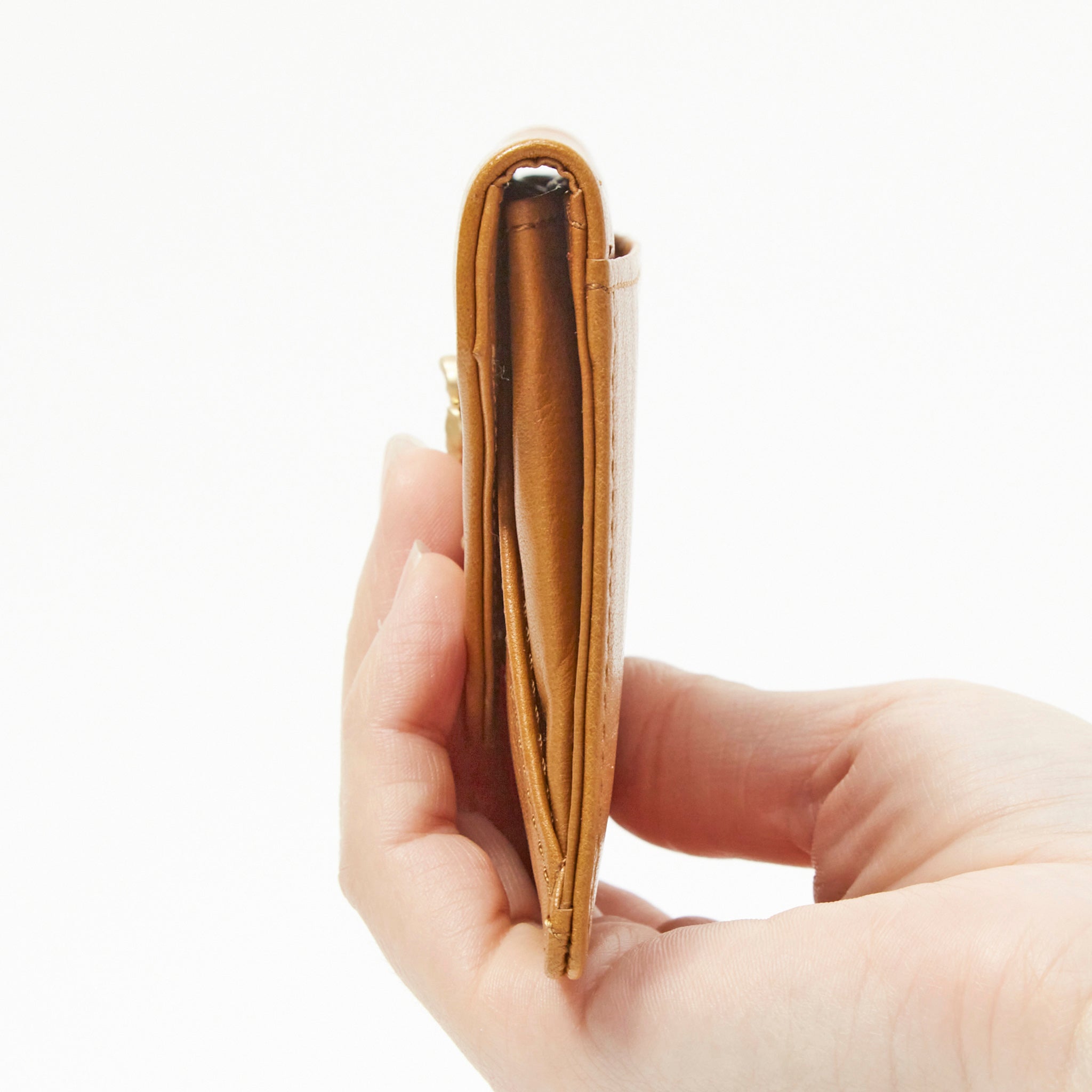 厚みのない、スリムなデザインです。