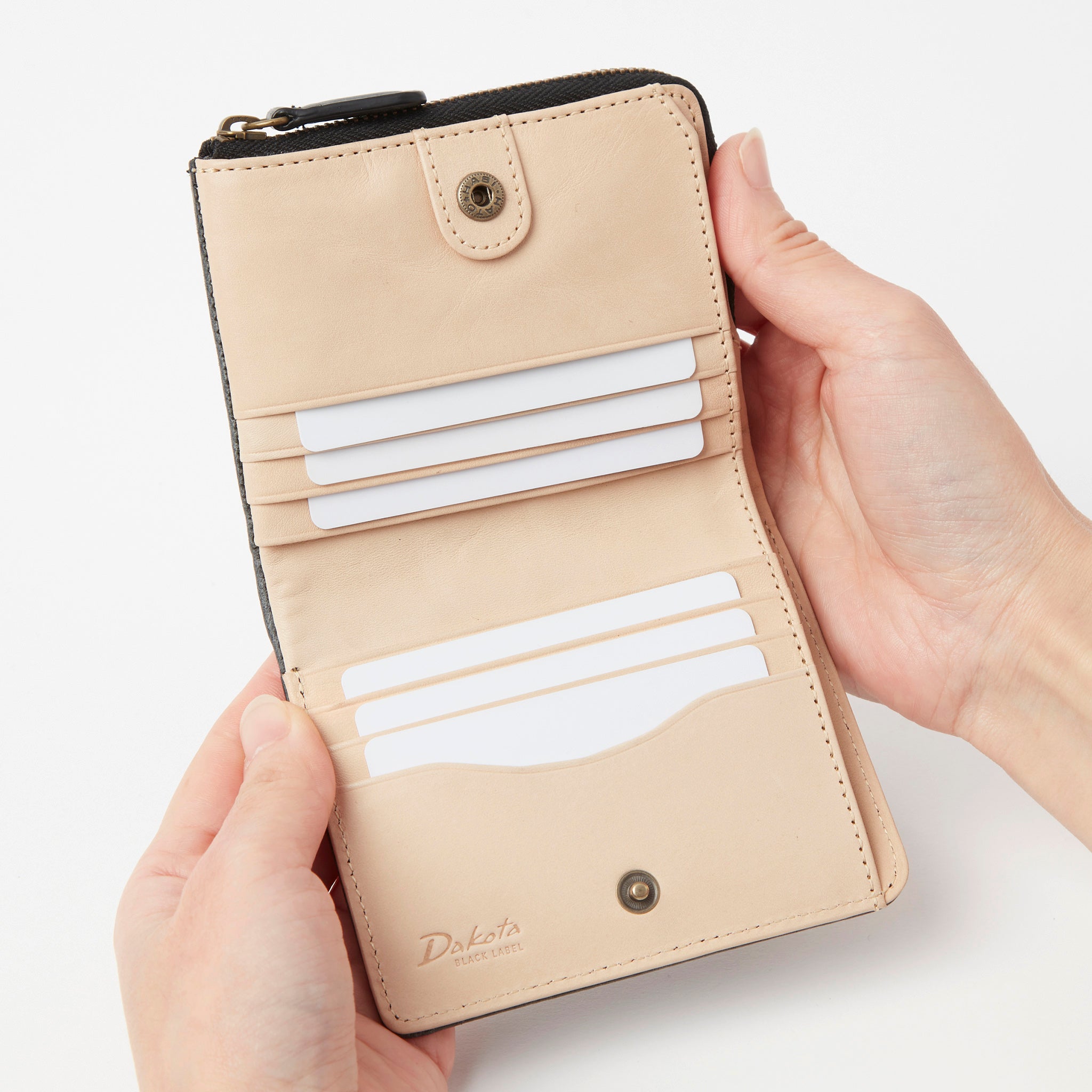 クレマ 二つ折り財布 0620132