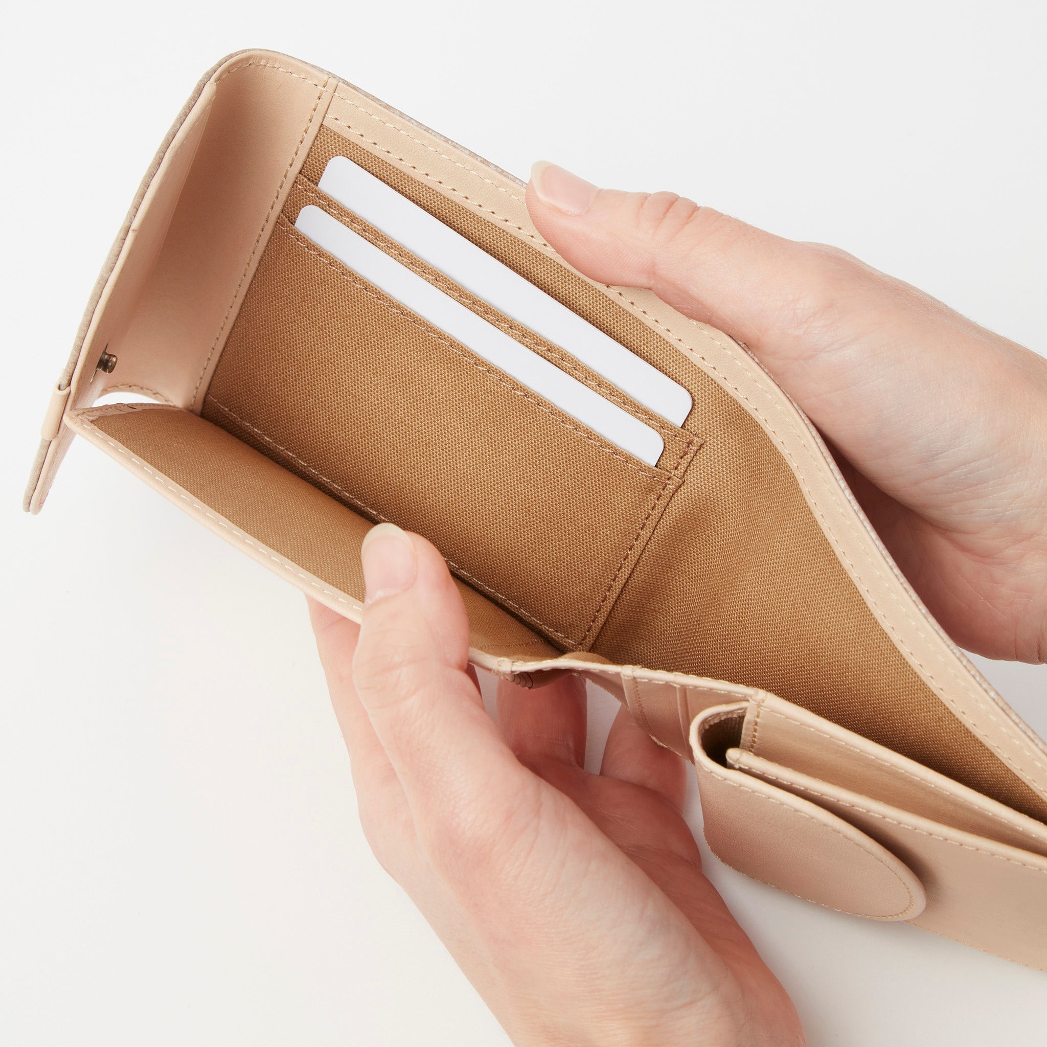 クレマ 二つ折り財布 0620133