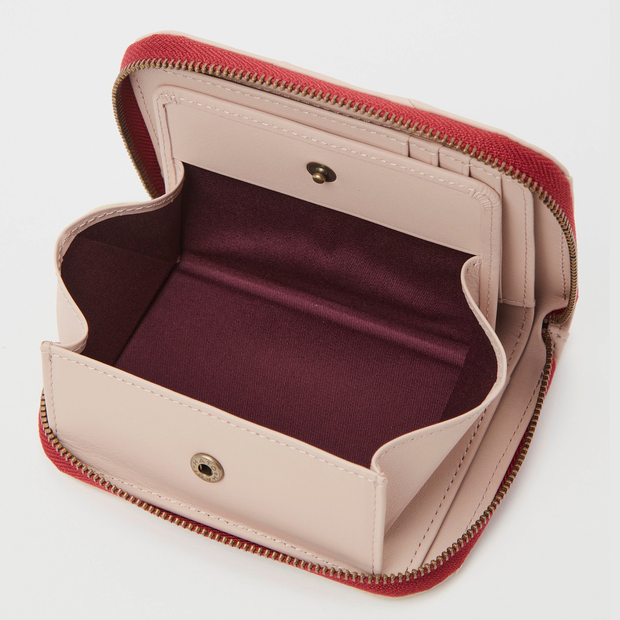 インビシブレ ラウンドファスナー二つ折り財布 5470570