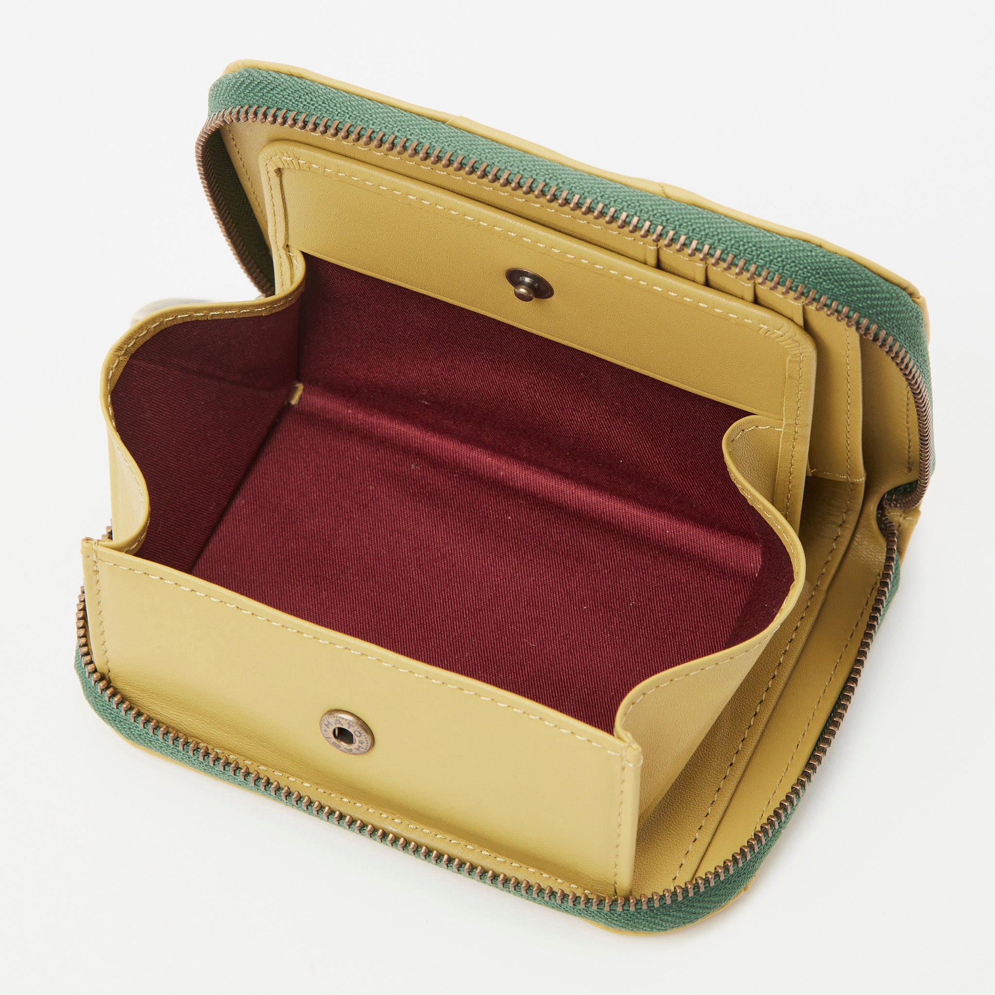 インビシブレ ラウンドファスナー二つ折り財布 5470570