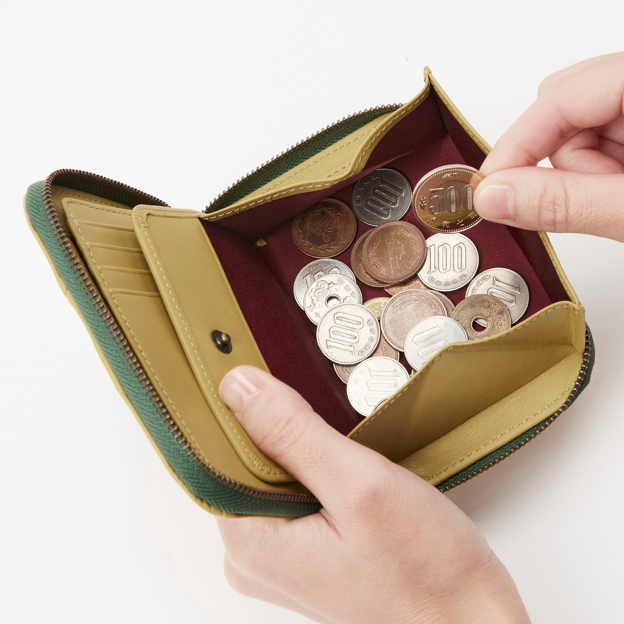 インビシブレ ラウンドファスナー二つ折り財布 5470570