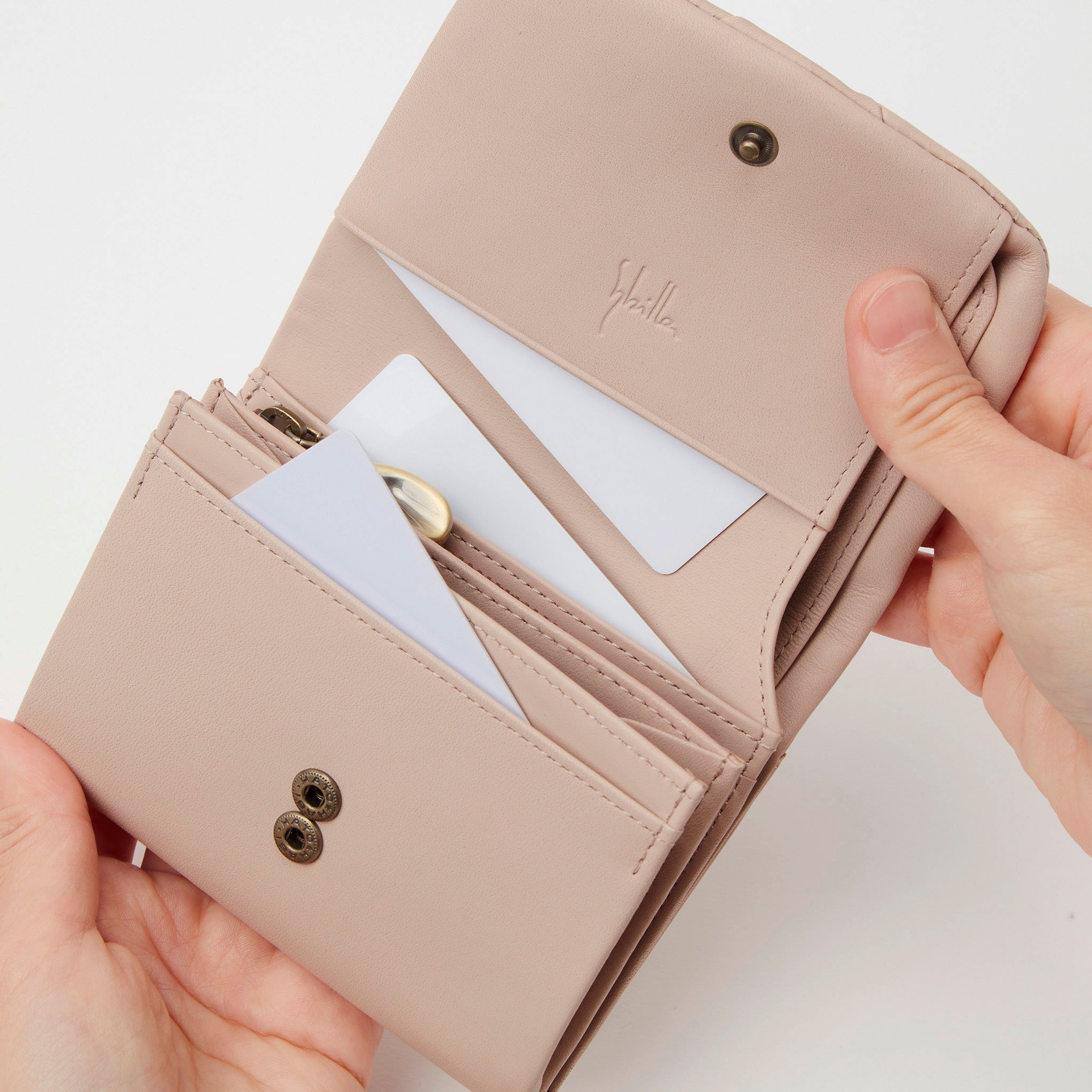 インビシブレ 二つ折り財布 5470572