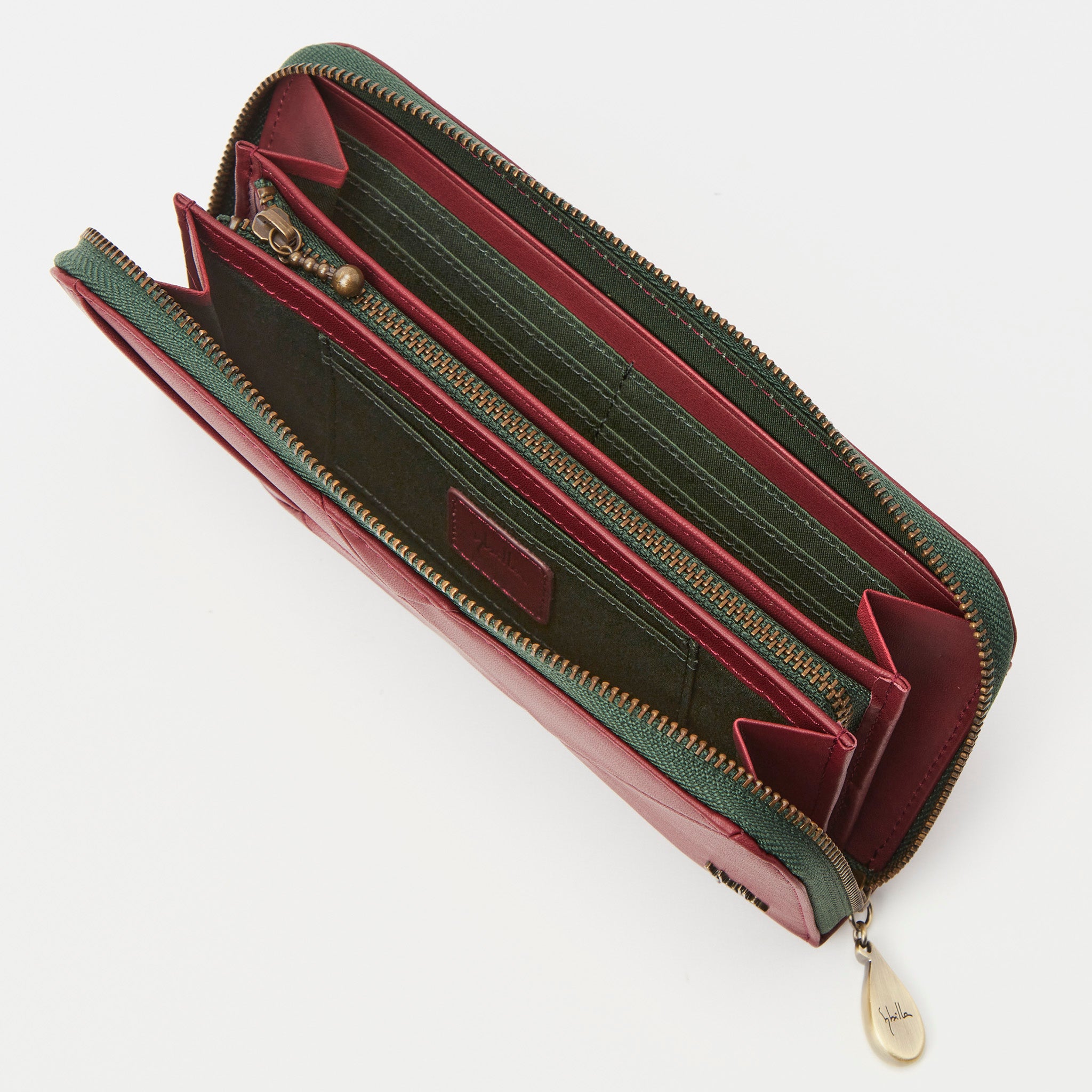 インビシブレ ラウンドファスナー長財布 5470573