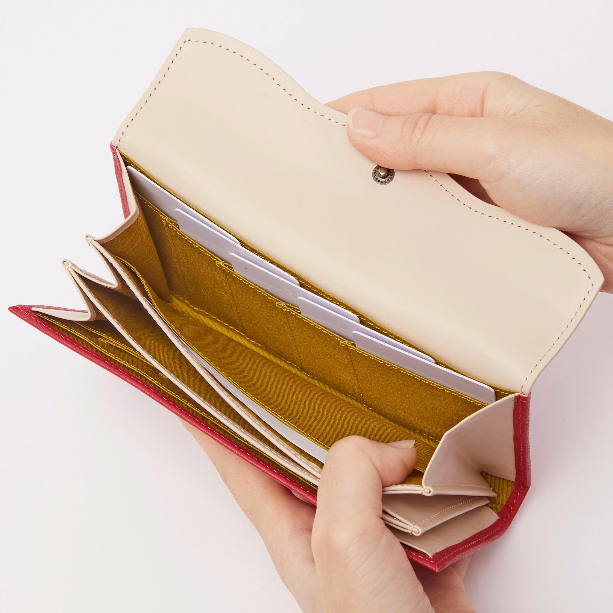 アラディノ 長財布 5470602