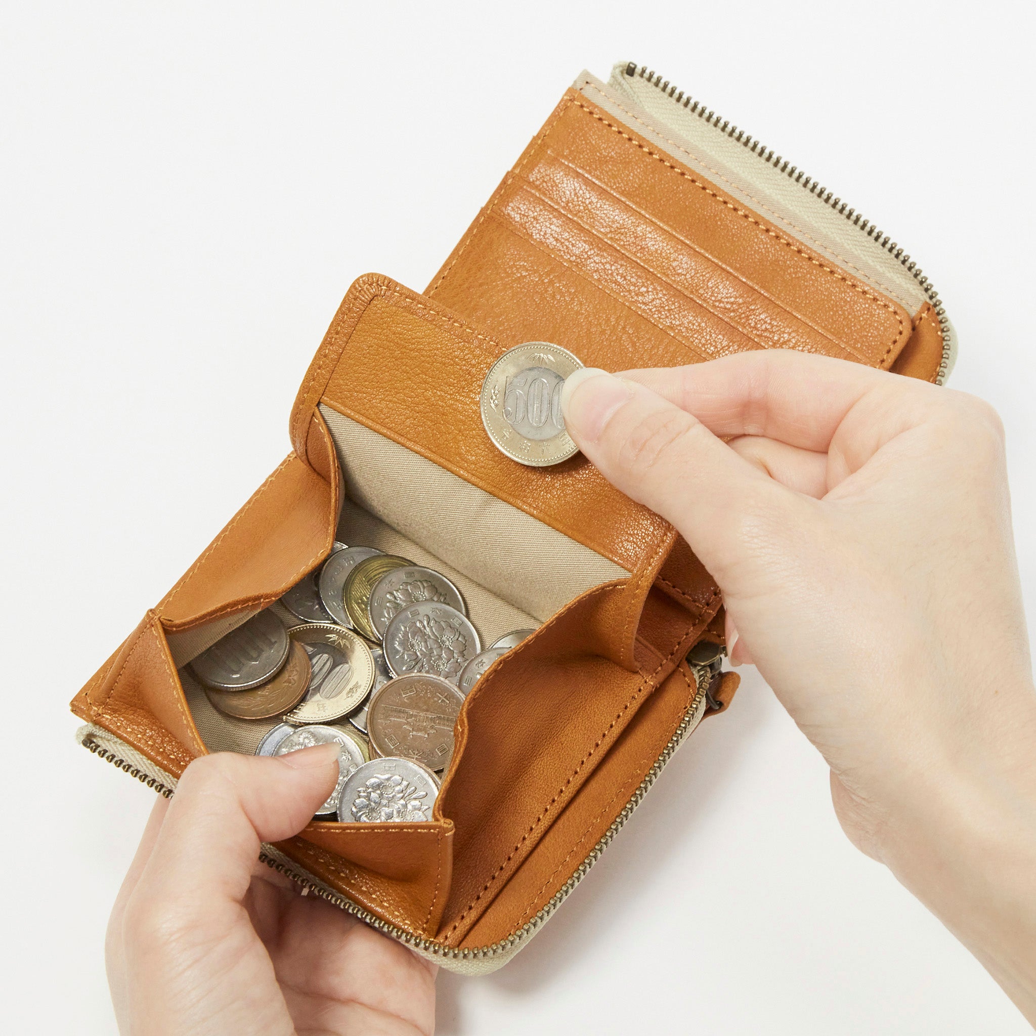 硬貨が見やすく、取り出しやすいBOX型の小銭入れです。