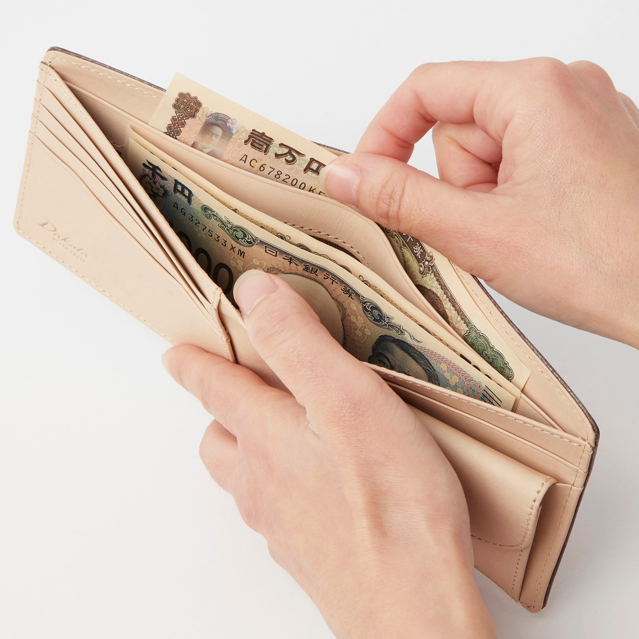 クレマ　二つ折り財布　0620130