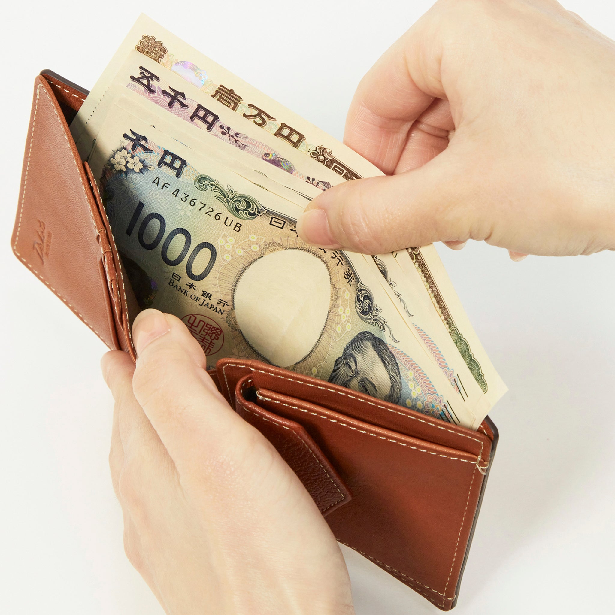 片側オープンになっているので、お札の出し入れがスムーズです。