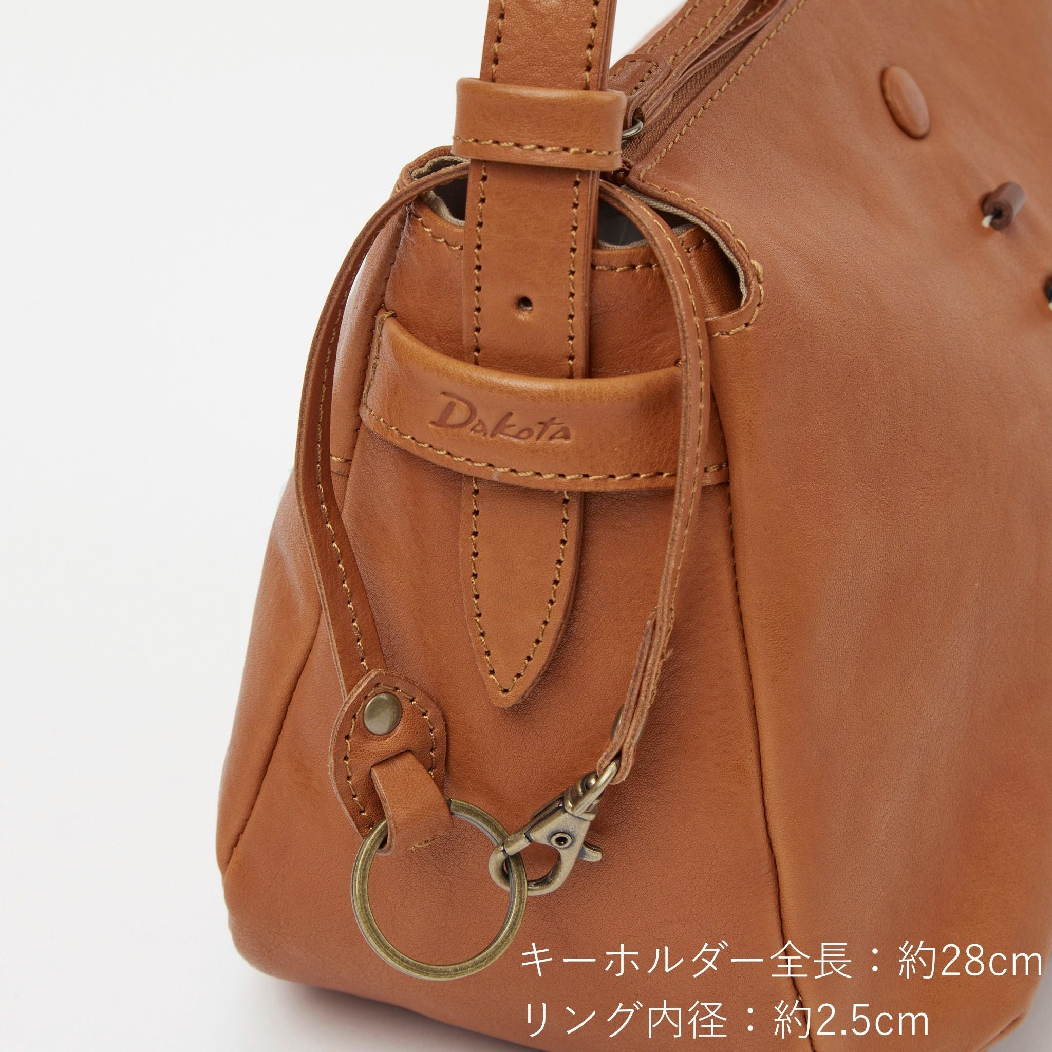 お好きなアイテムが付けられる、取り外し可能なキーホルダー