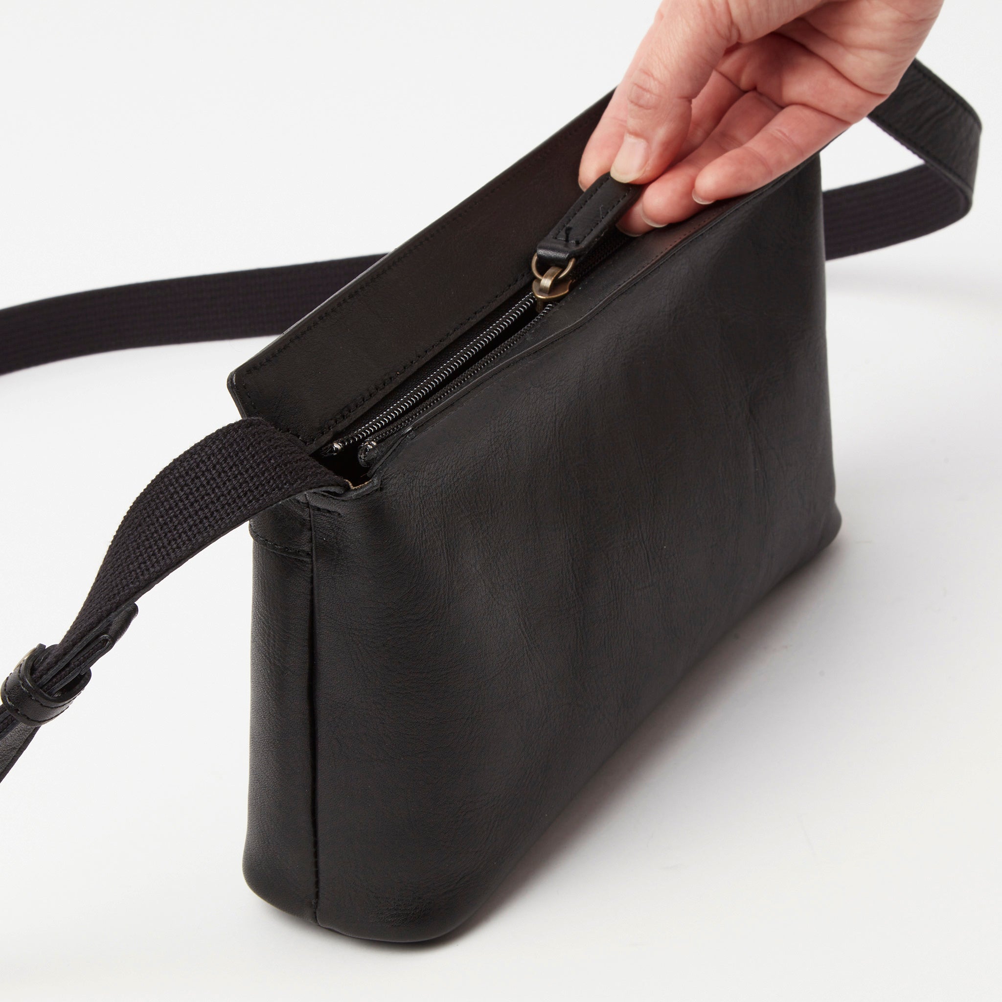 Dakota BLACK LABEL ロード ショルダーバッグ 1624900