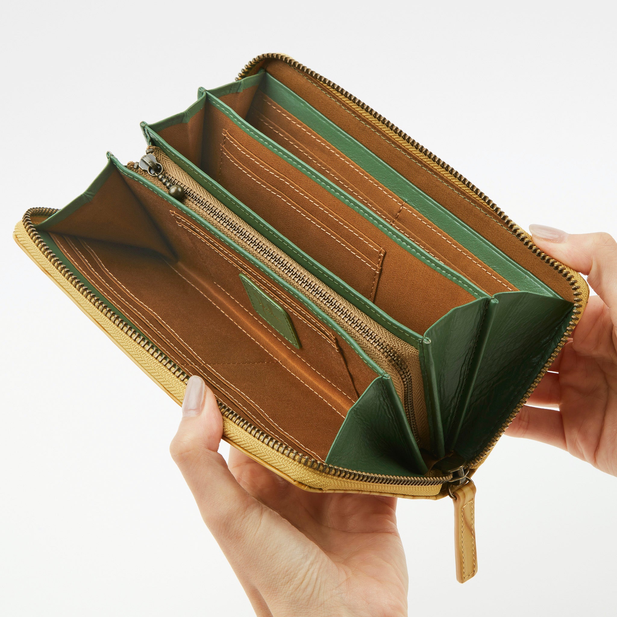 オーラ　ラウンドファスナー長財布　5470203