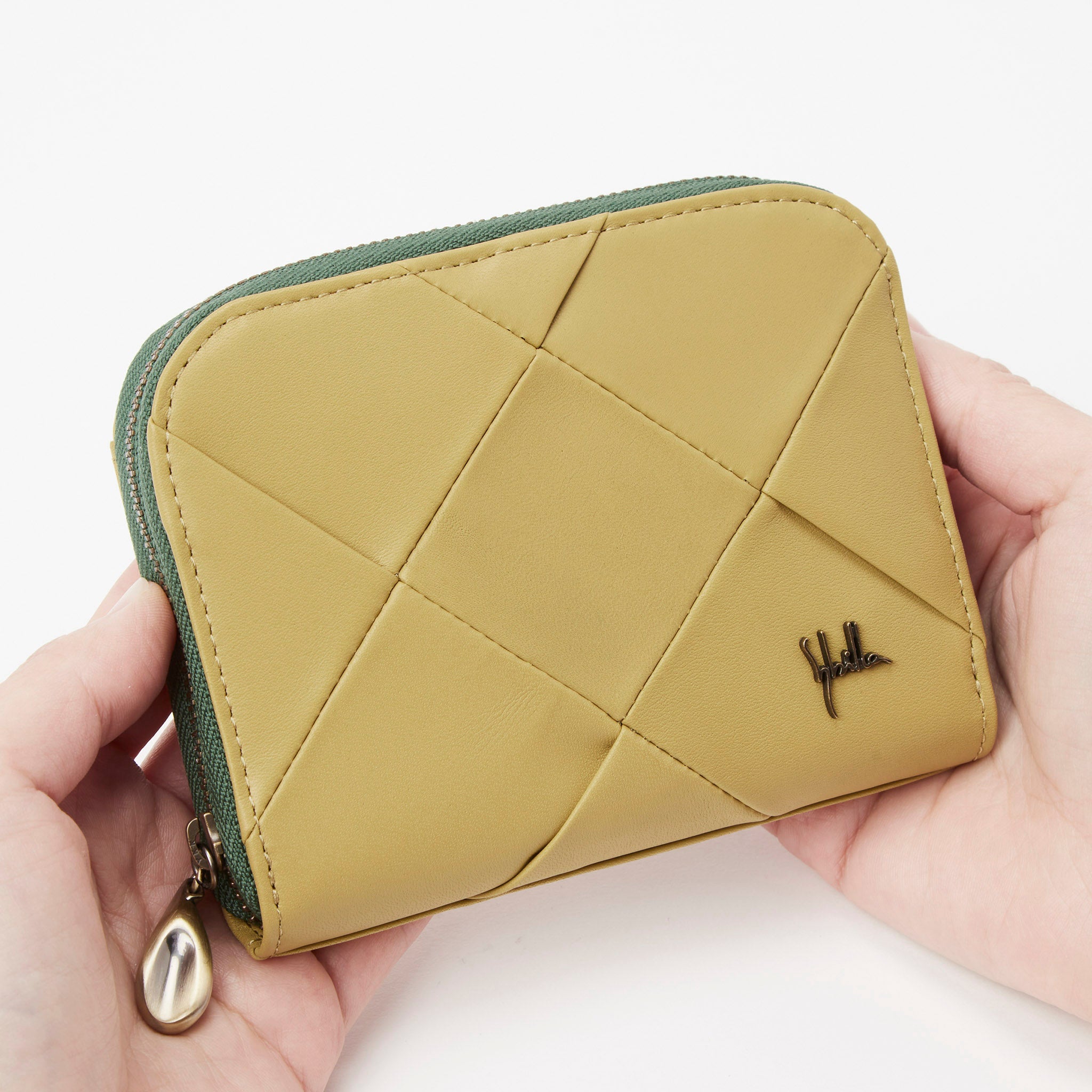 インビシブレ ラウンドファスナー二つ折り財布 5470570