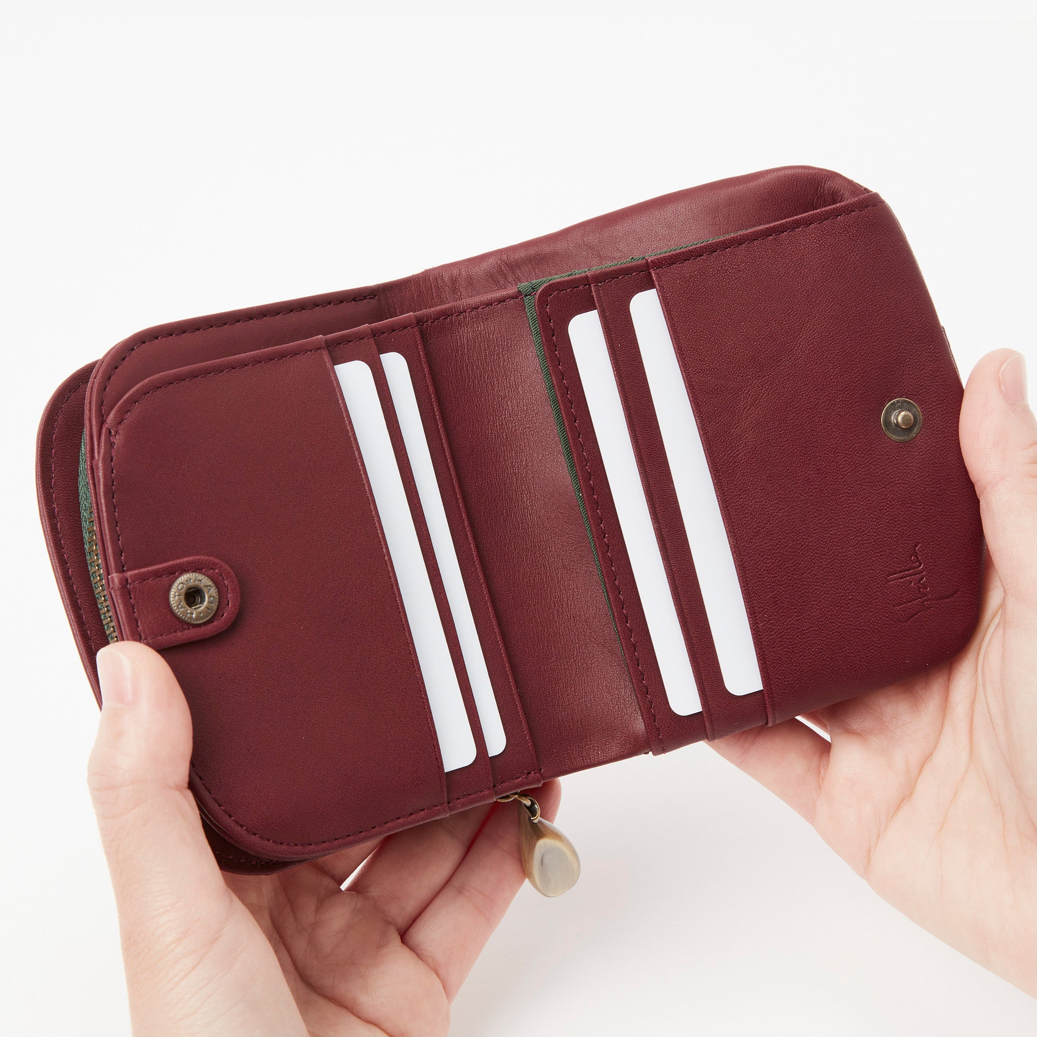 インビシブレ 二つ折り財布 5470571