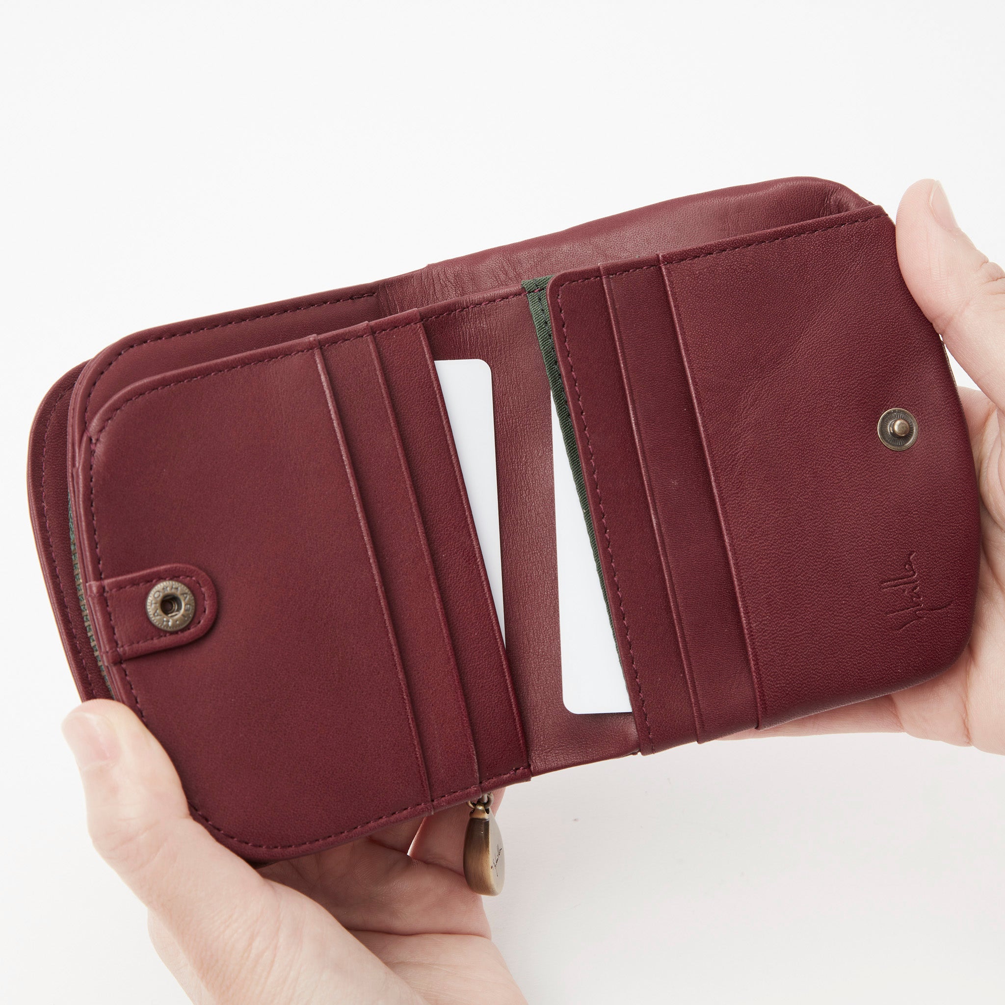 インビシブレ 二つ折り財布 5470571