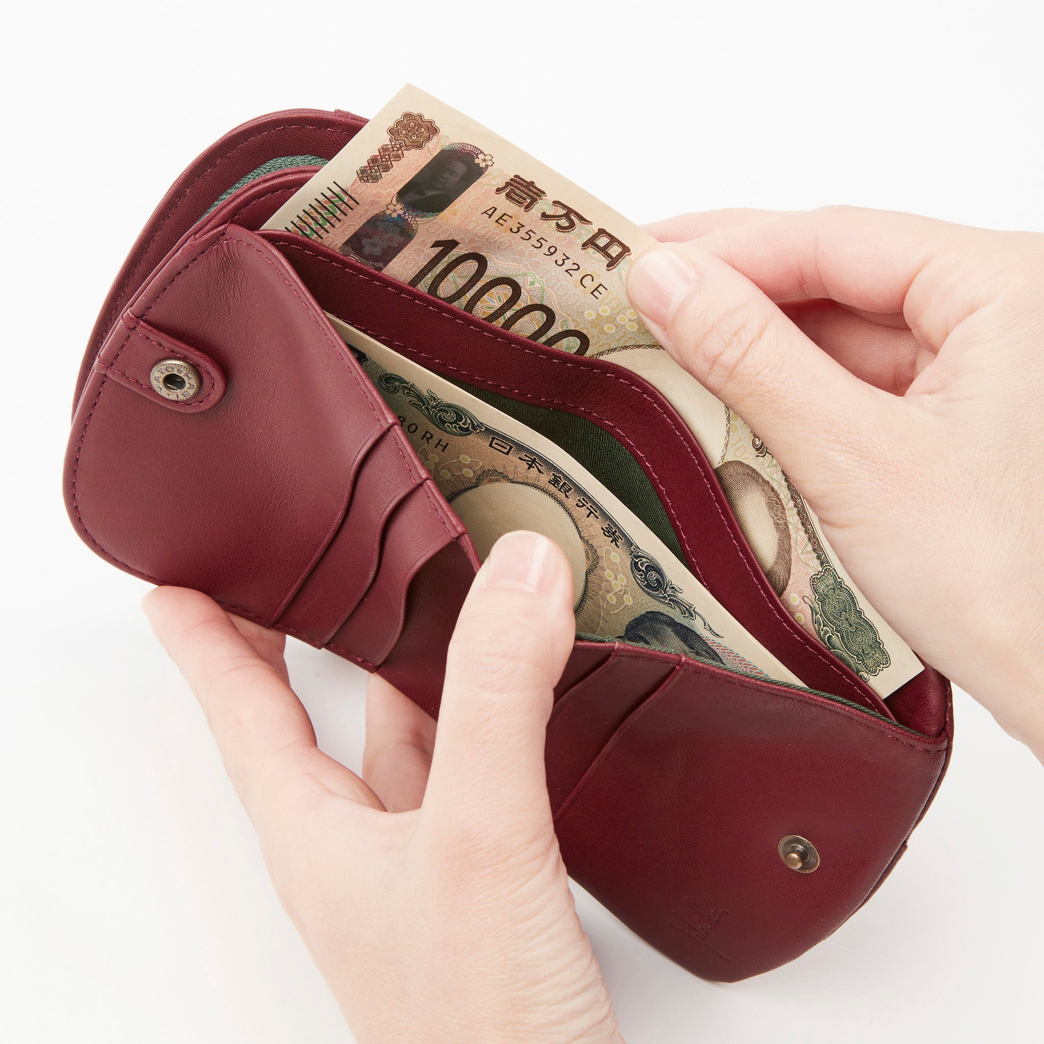 インビシブレ 二つ折り財布 5470571