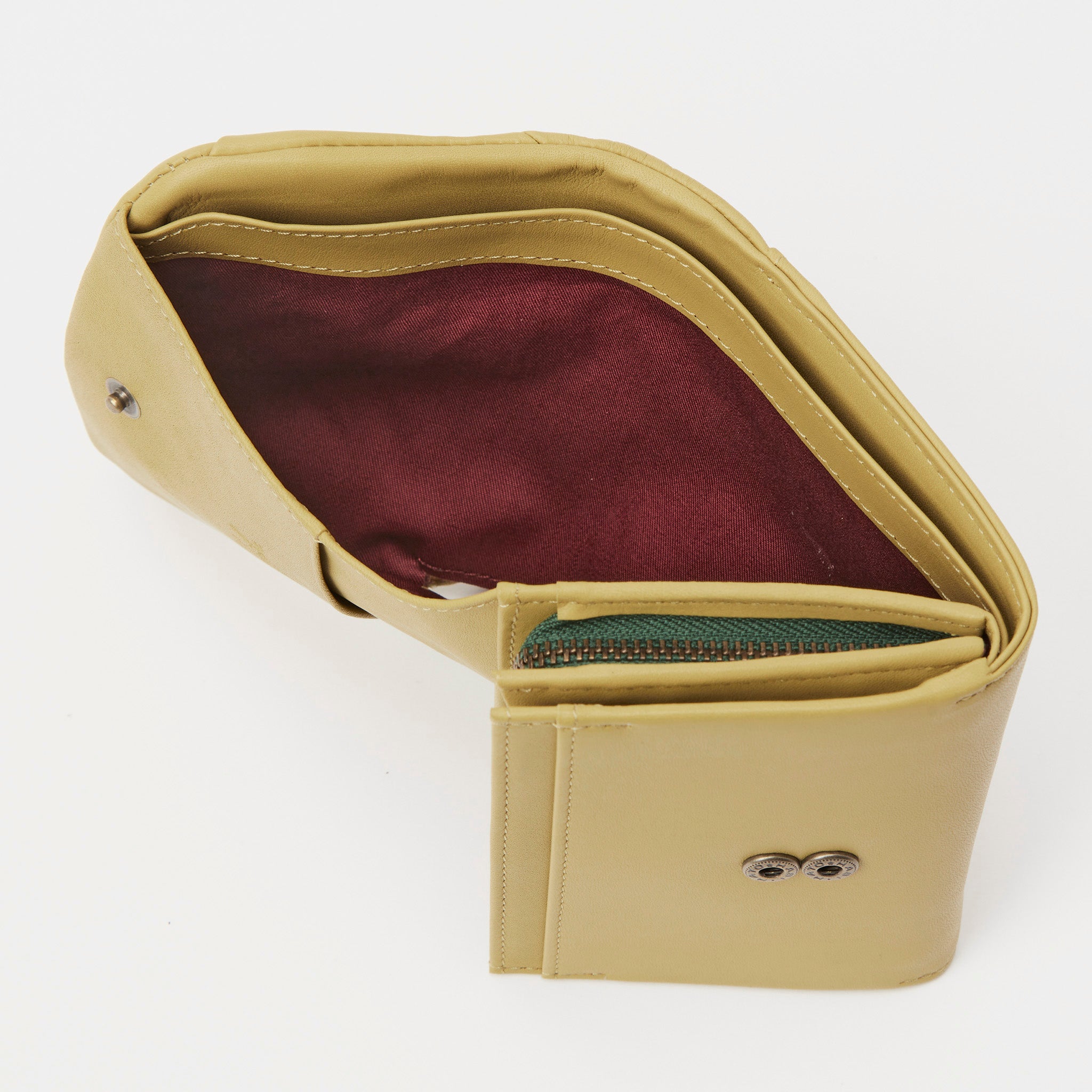 インビシブレ 二つ折り財布 5470572