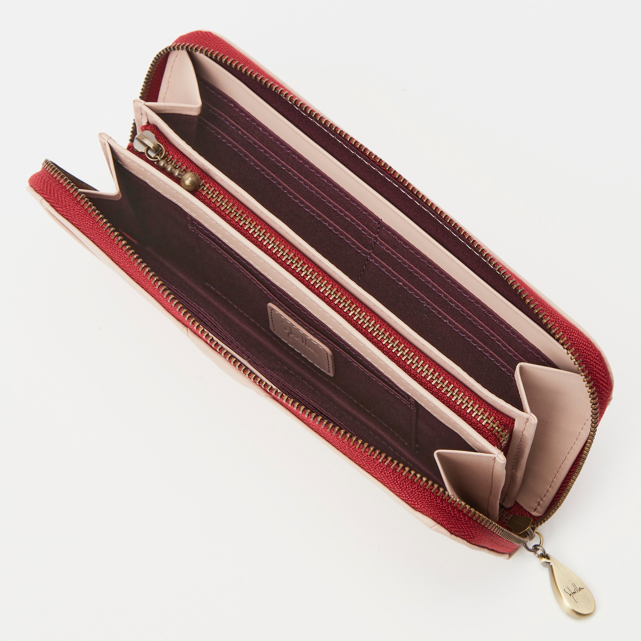 インビシブレ ラウンドファスナー長財布 5470573