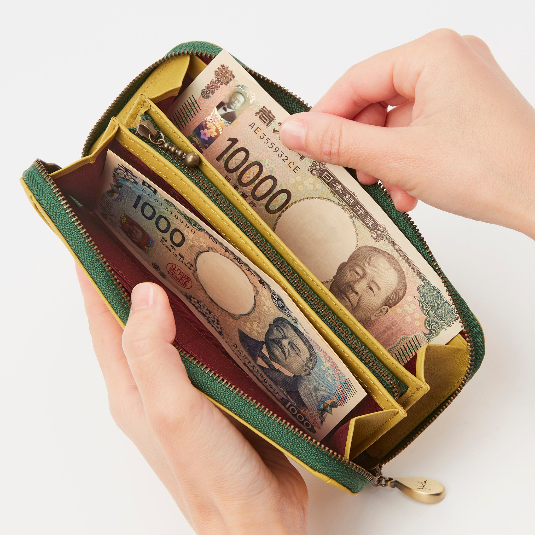 インビシブレ ラウンドファスナー長財布 5470573