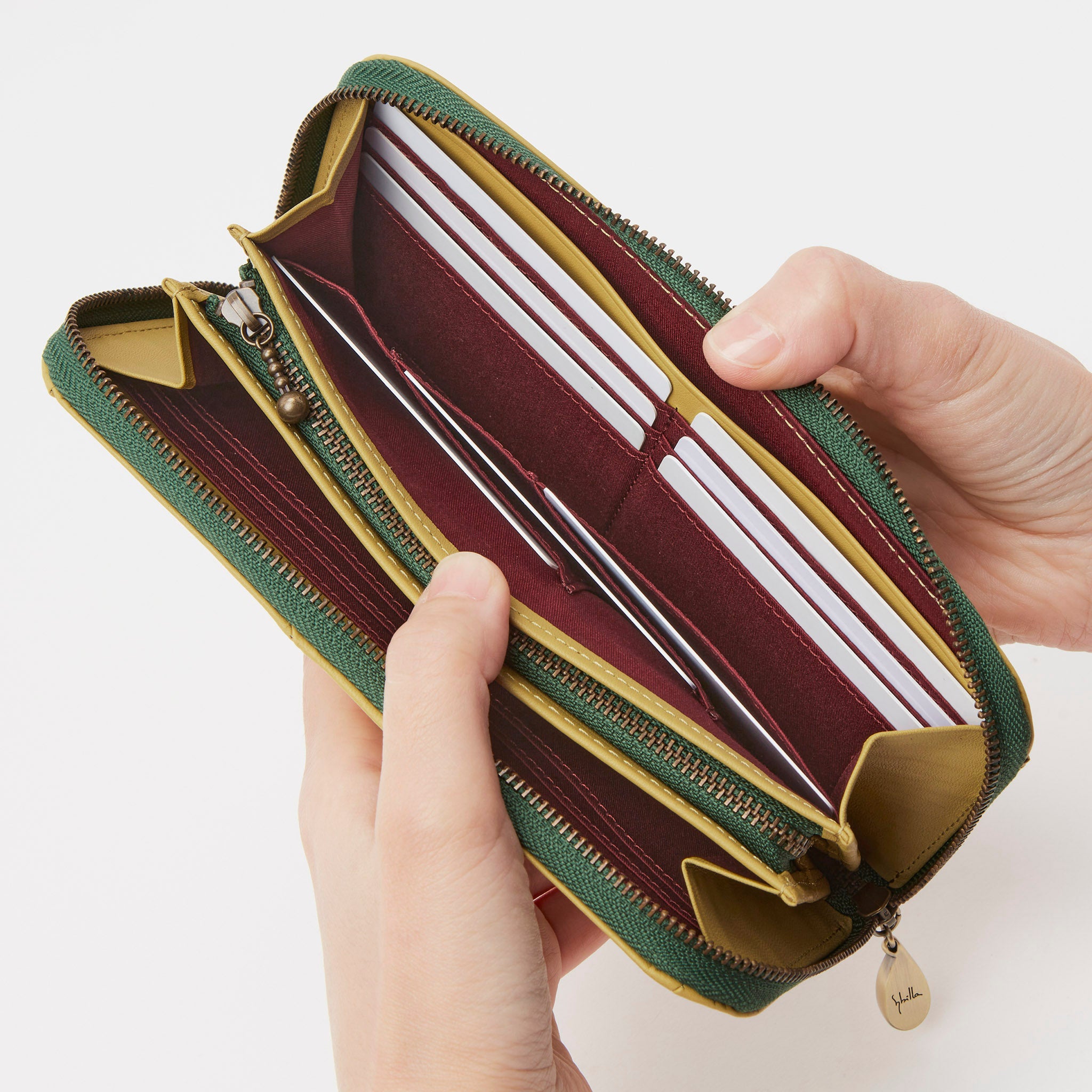 インビシブレ ラウンドファスナー長財布 5470573