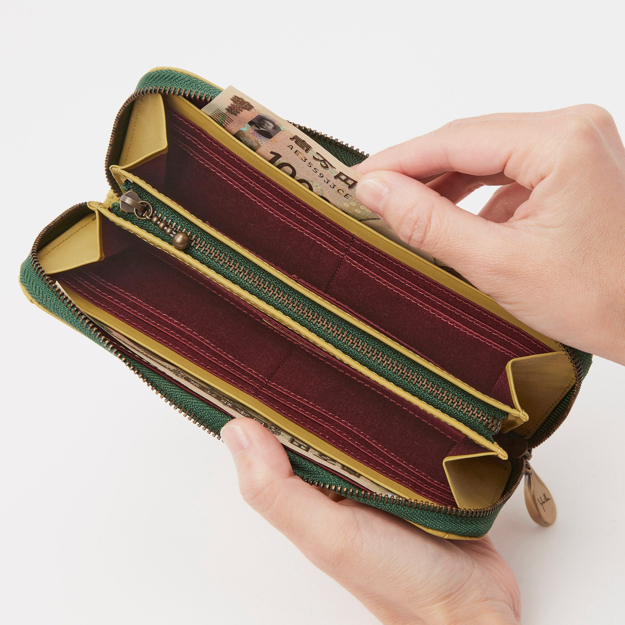 インビシブレ ラウンドファスナー長財布 5470573