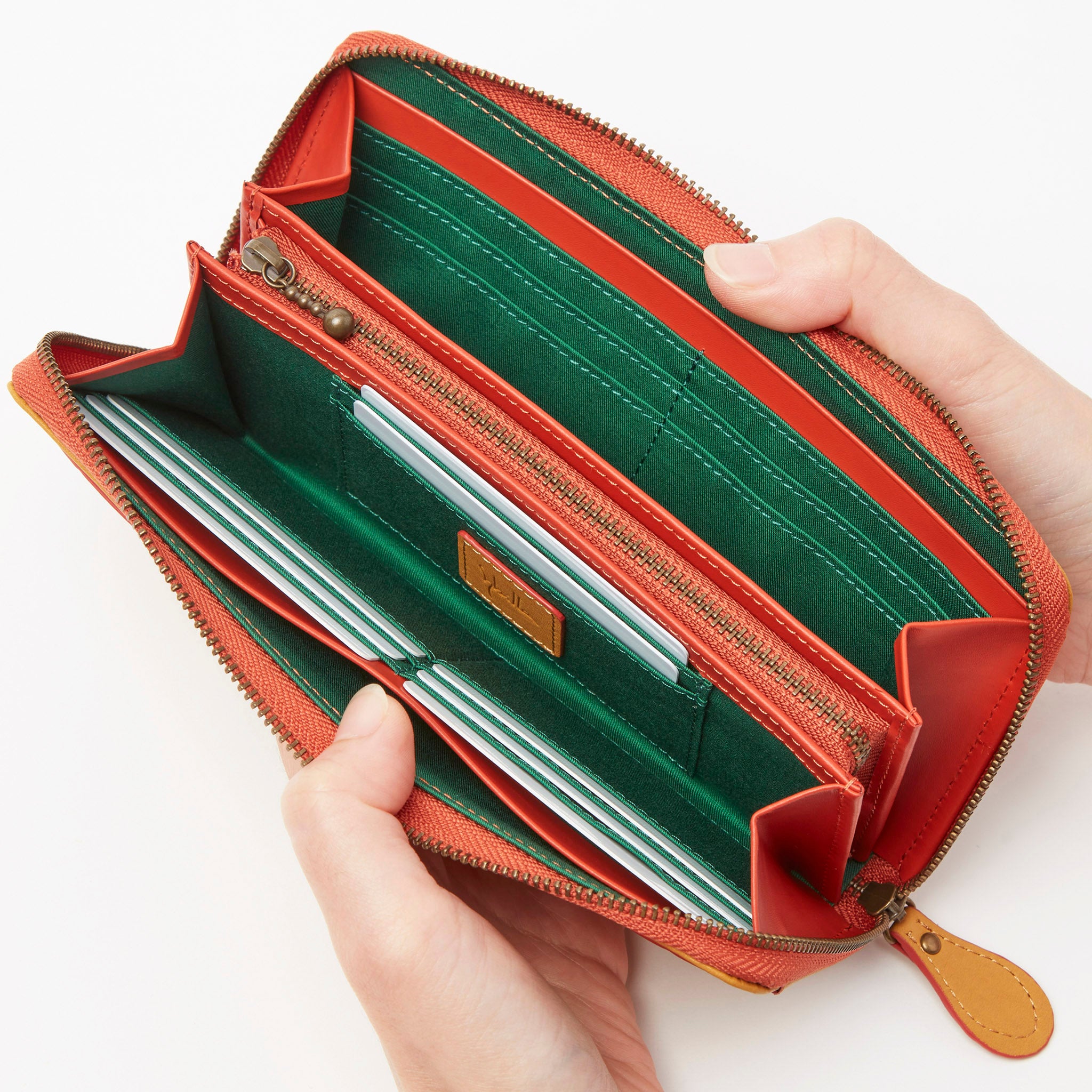 アラディノ ラウンドファスナー長財布 5470603