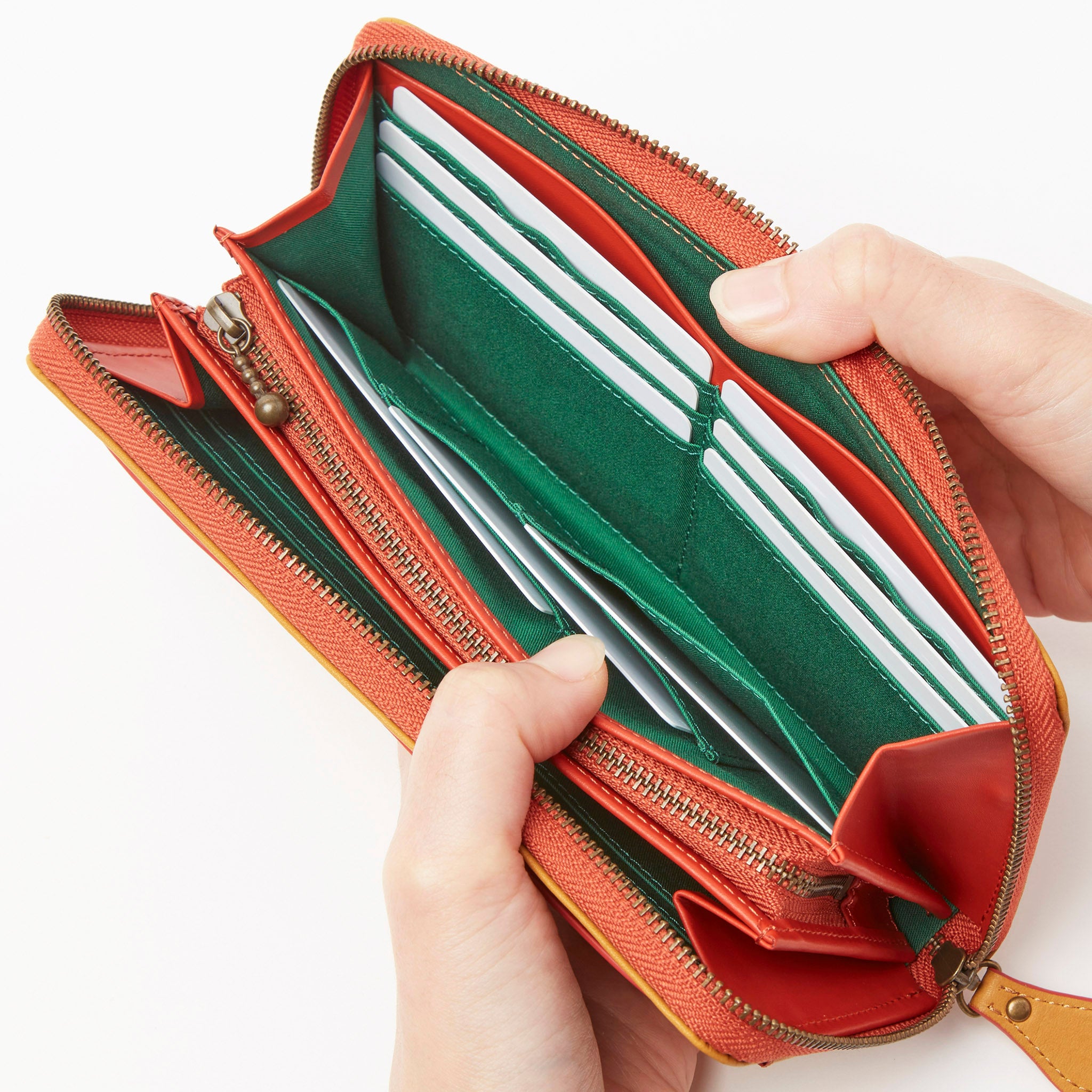 アラディノ ラウンドファスナー長財布 5470603