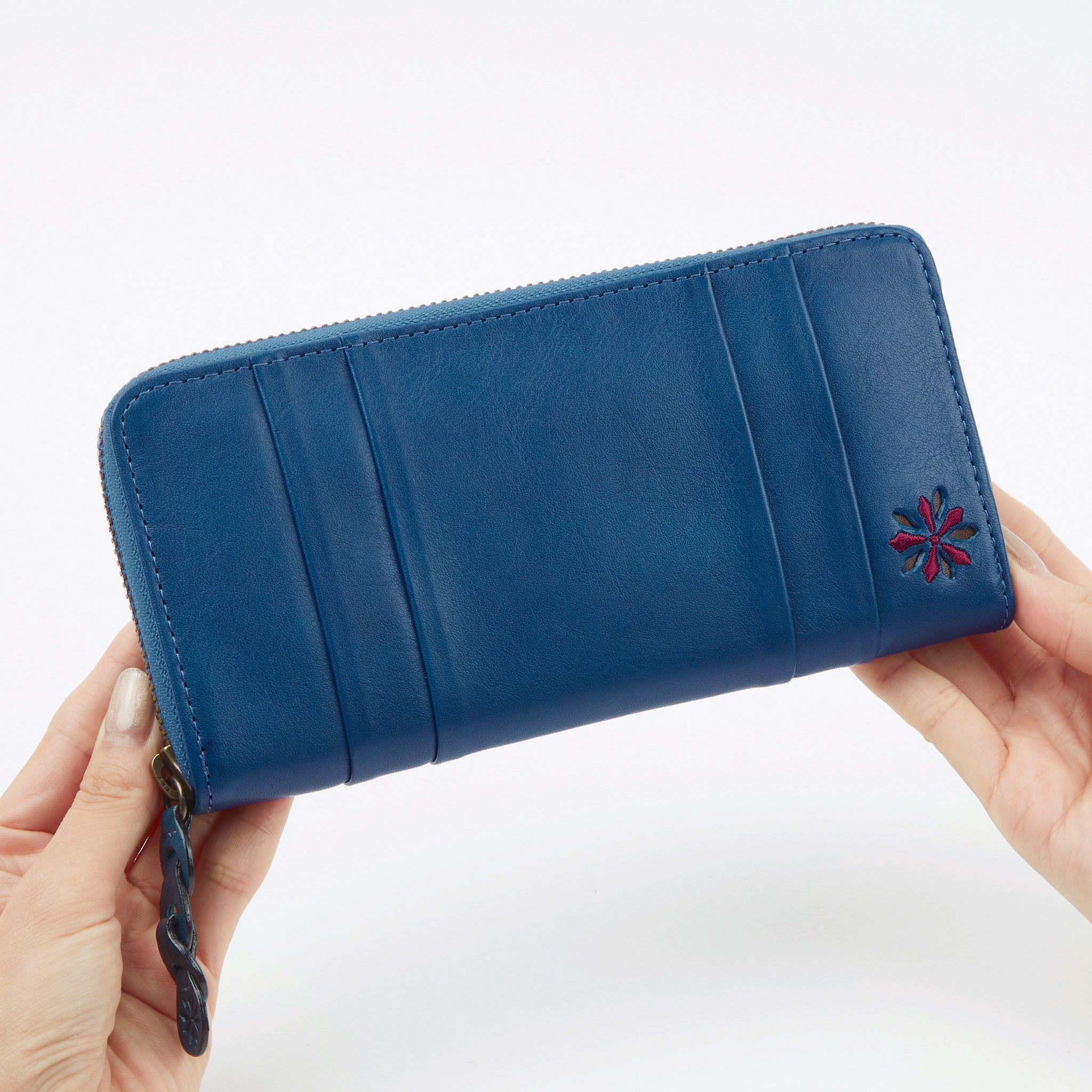 ラーナ　ラウンドファスナー長財布　5471173