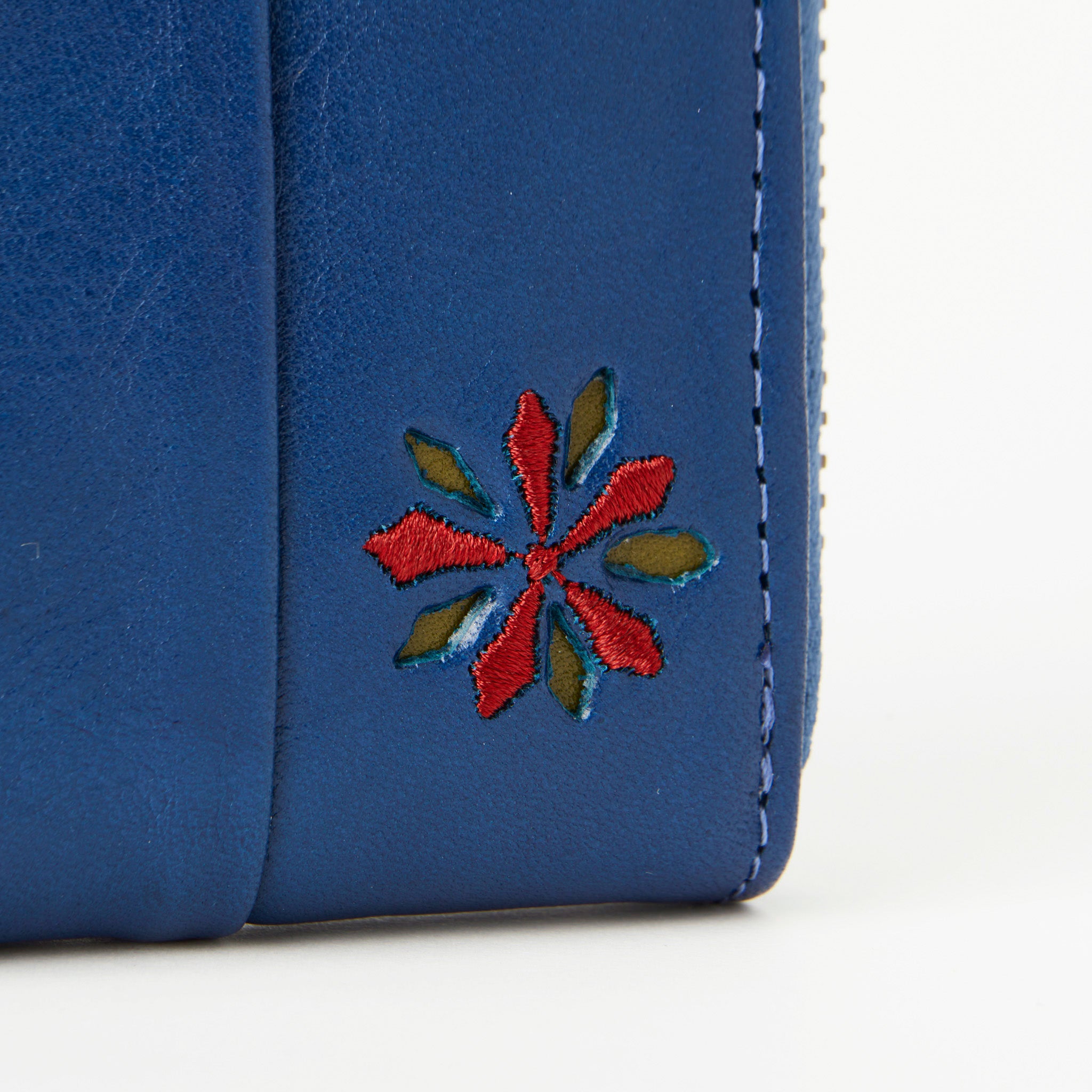 ラーナ　ラウンドファスナー長財布　5471173